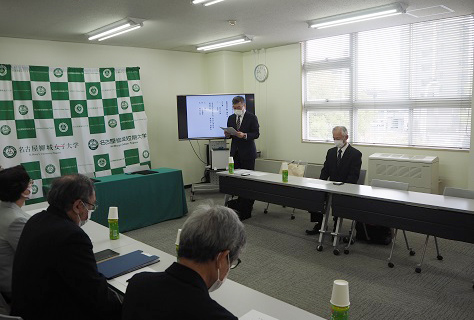 愛知県立岩倉総合高等学校との高大連携協定書の調印式が行われました